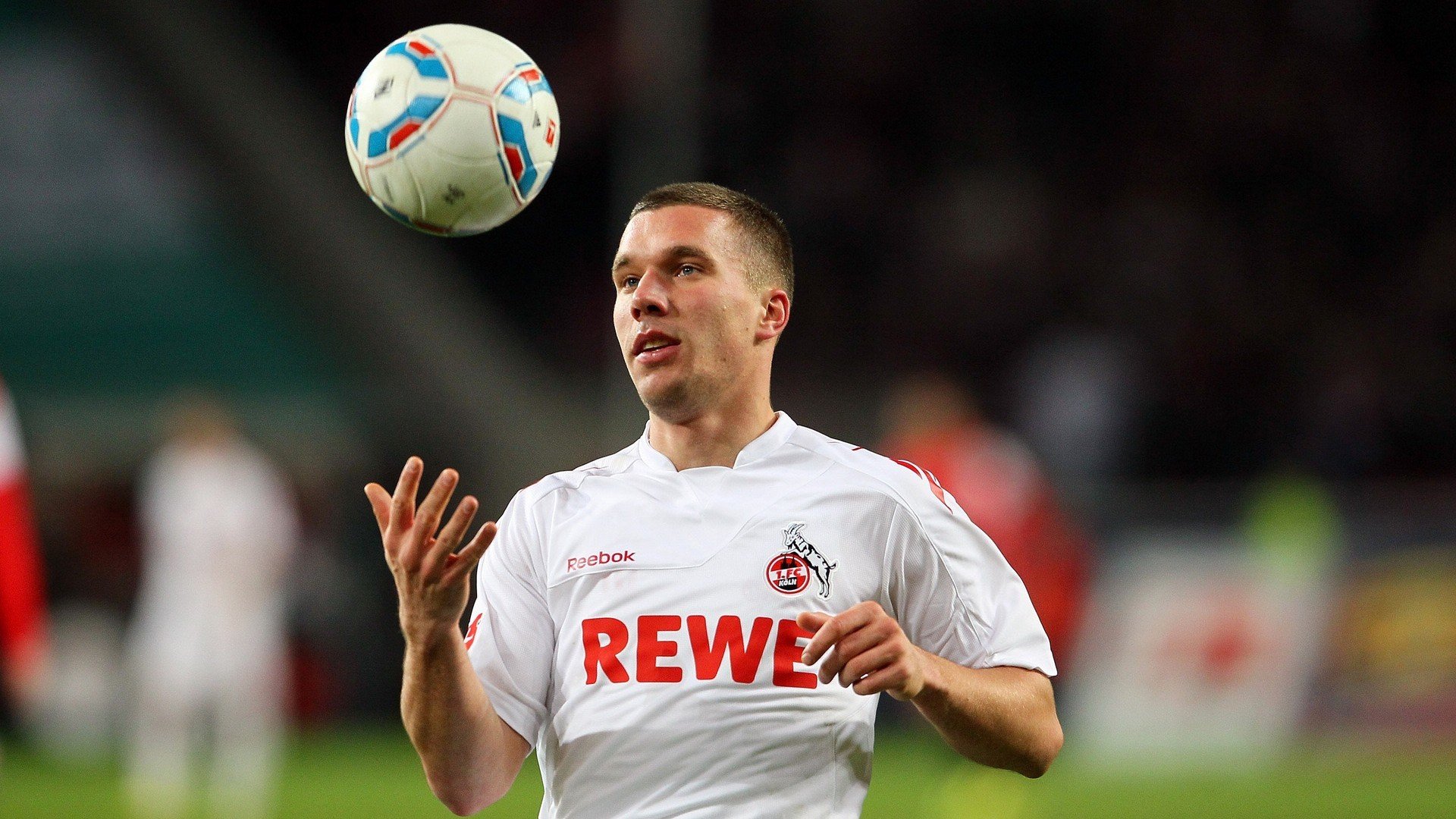 体育赛事吸引眼球，观众尽情欢乐，体育赛事slogan