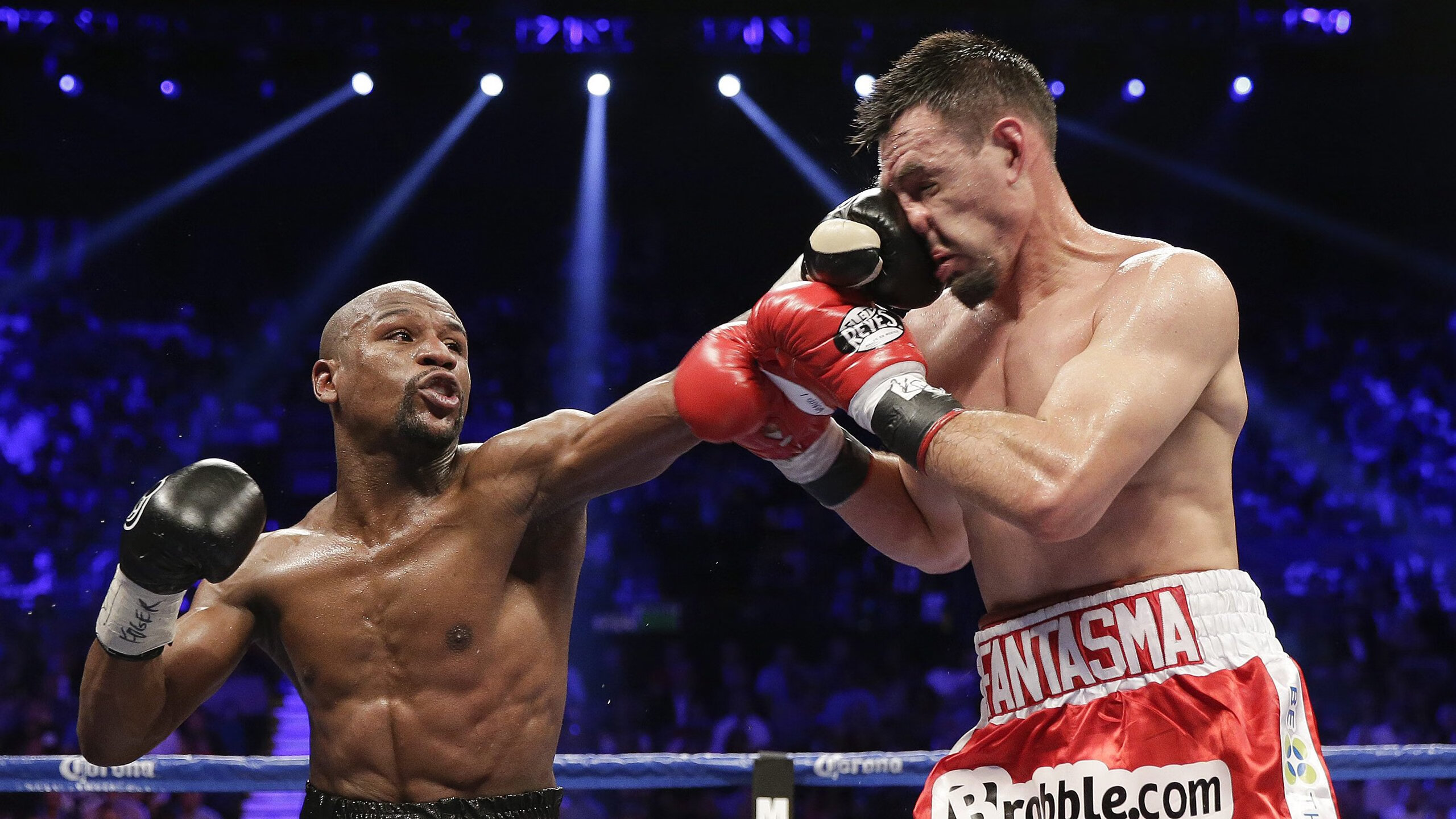 凯尔特人压哨战胜尼克斯，季后赛首轮中塔图姆篮下统治全场，凯尔特人塔图姆新冠